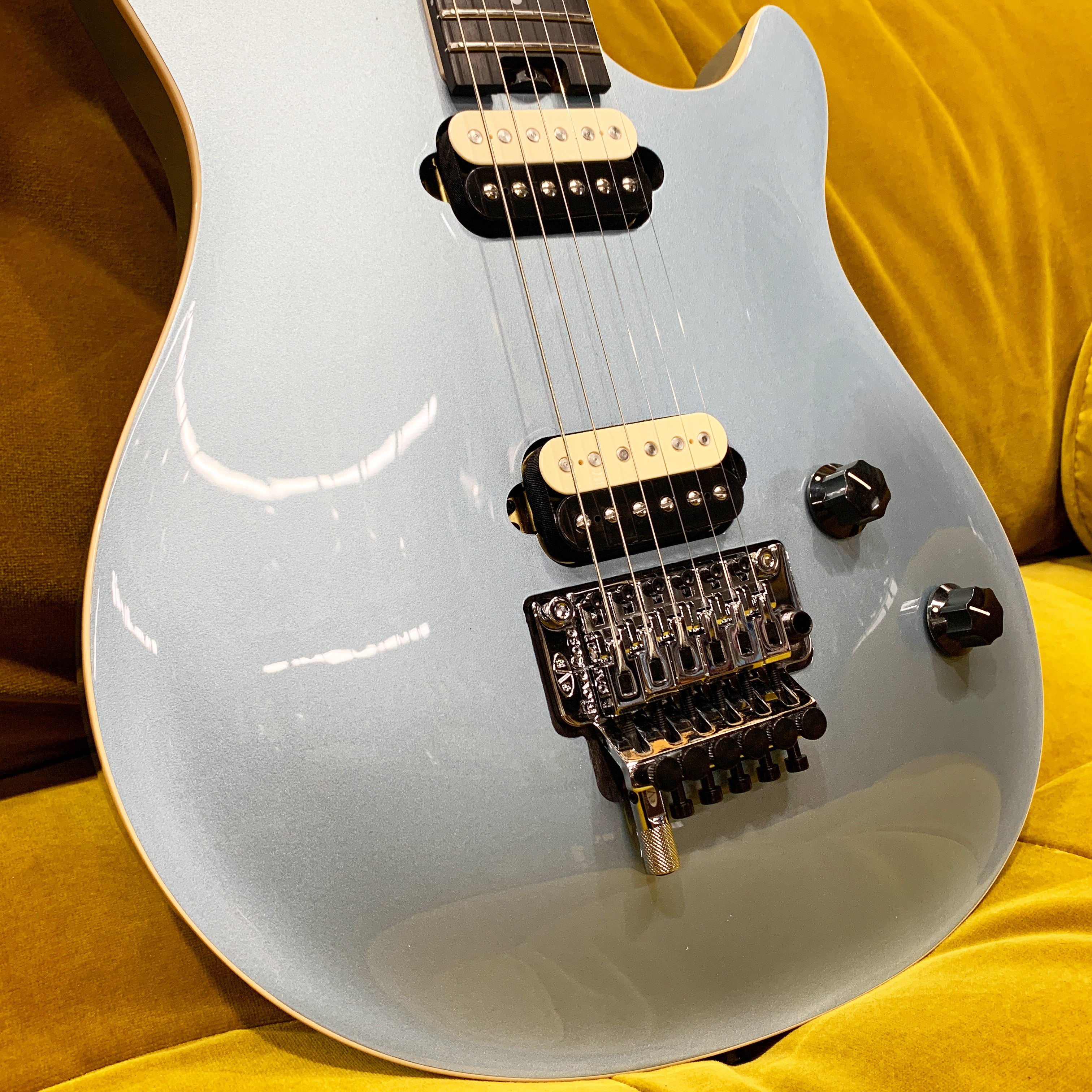 EVH Wolfgang Special, Ebony Fingerboard, Ice Blue Metallic