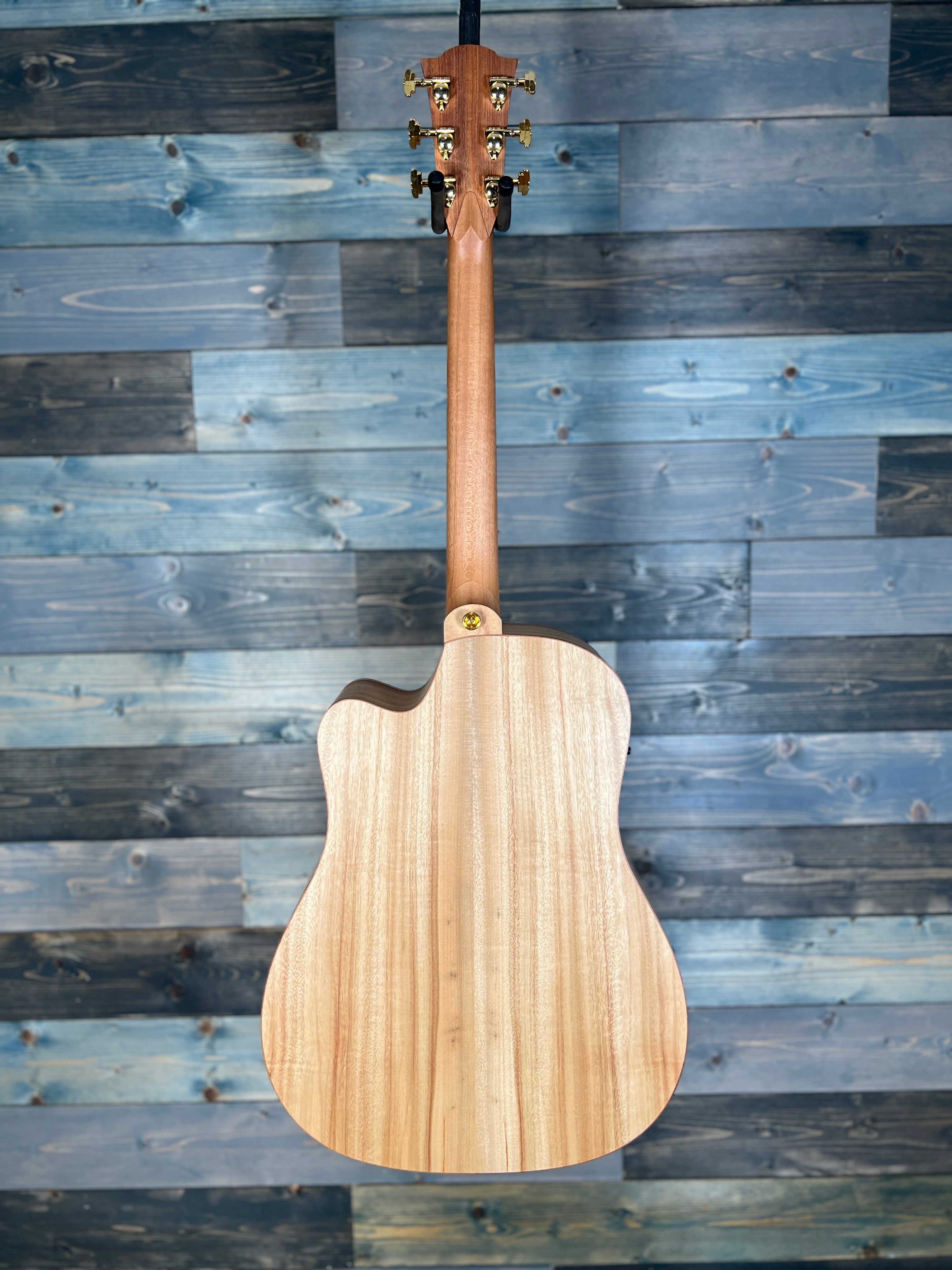 Cole Clark Fat Lady Series 3 AAA Camphor Laurel