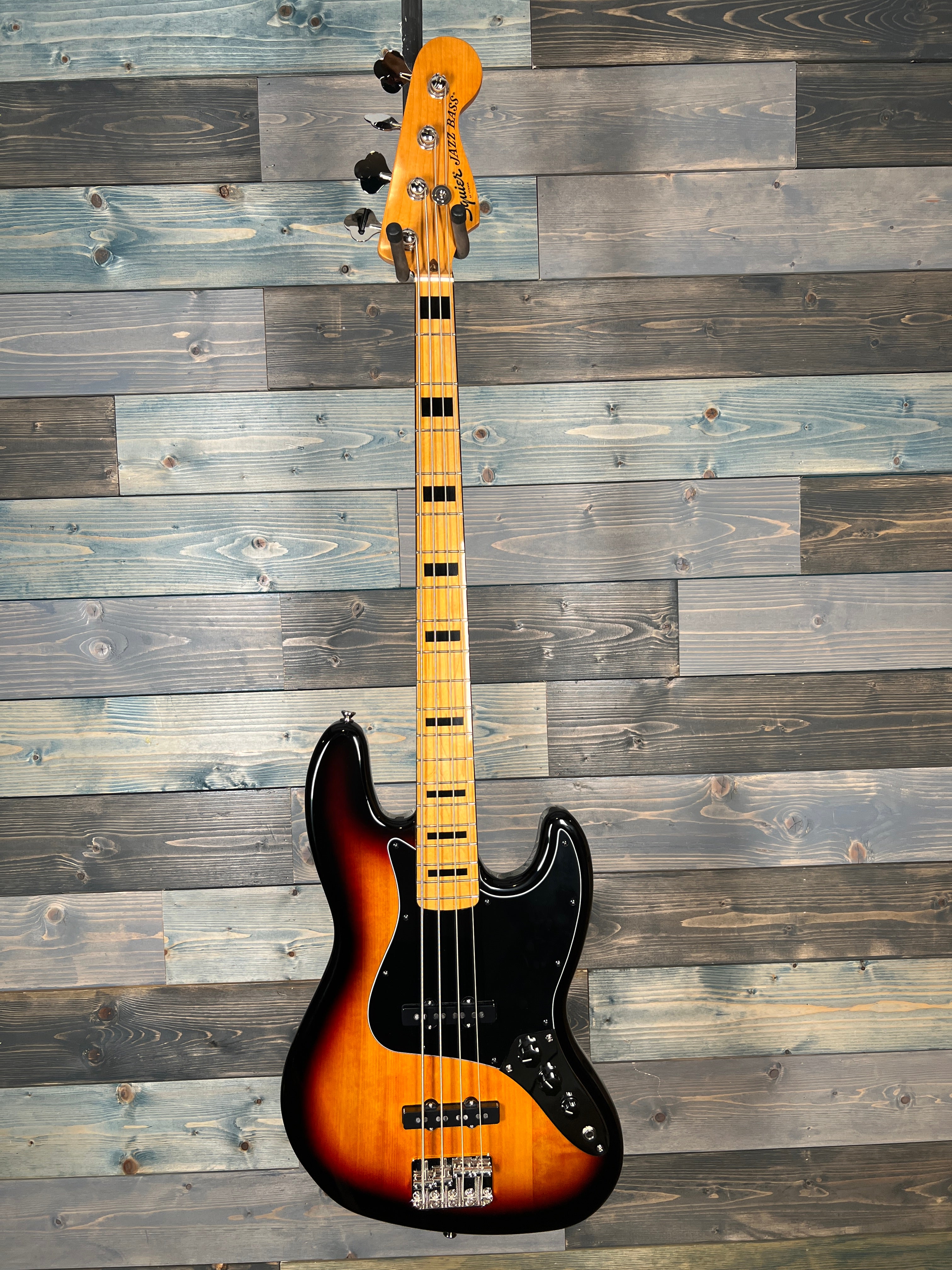 USED Squier Classic Vibe '70s Jazz Bass Maple Fingerboard 3-Color Sunburst