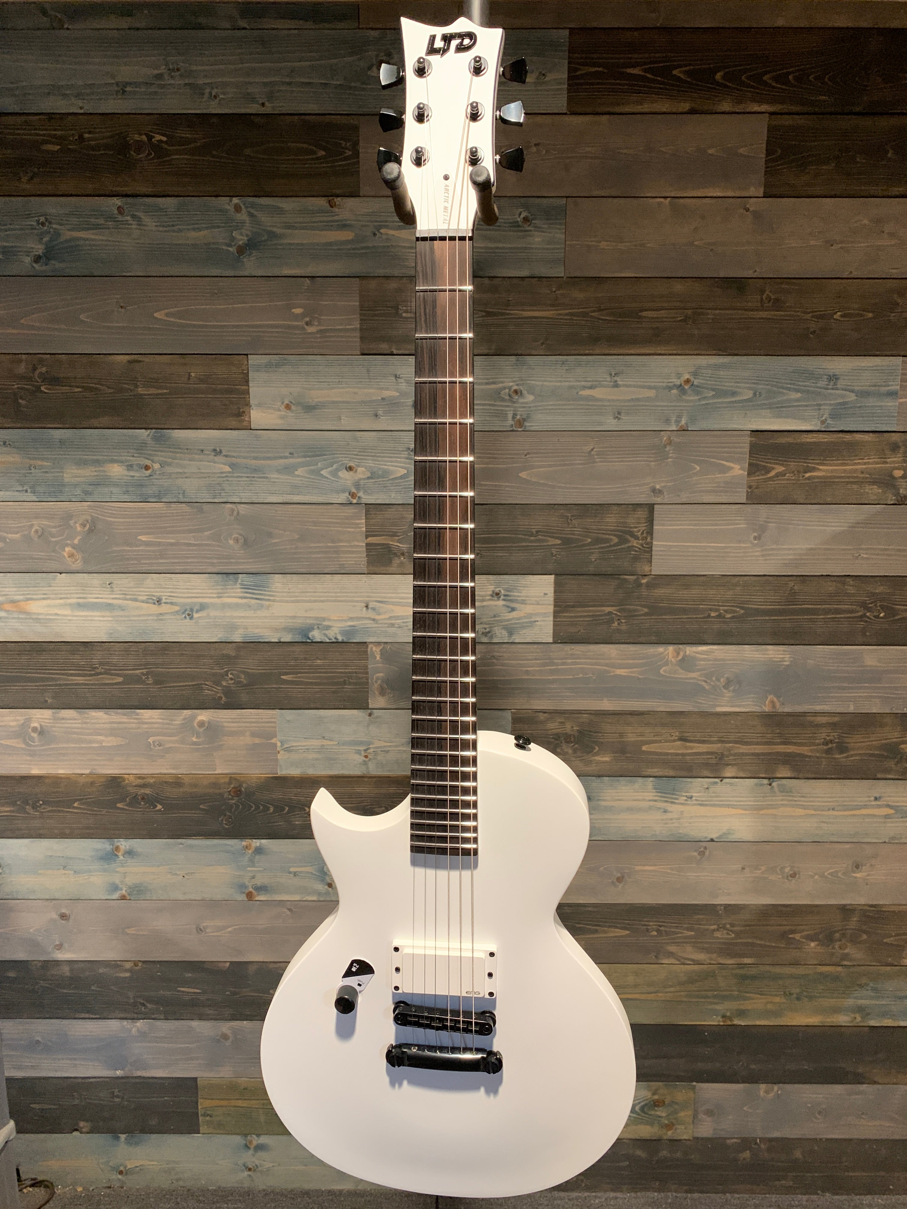 ESP LTD EC Artic Metal Lefty Snow White Satin