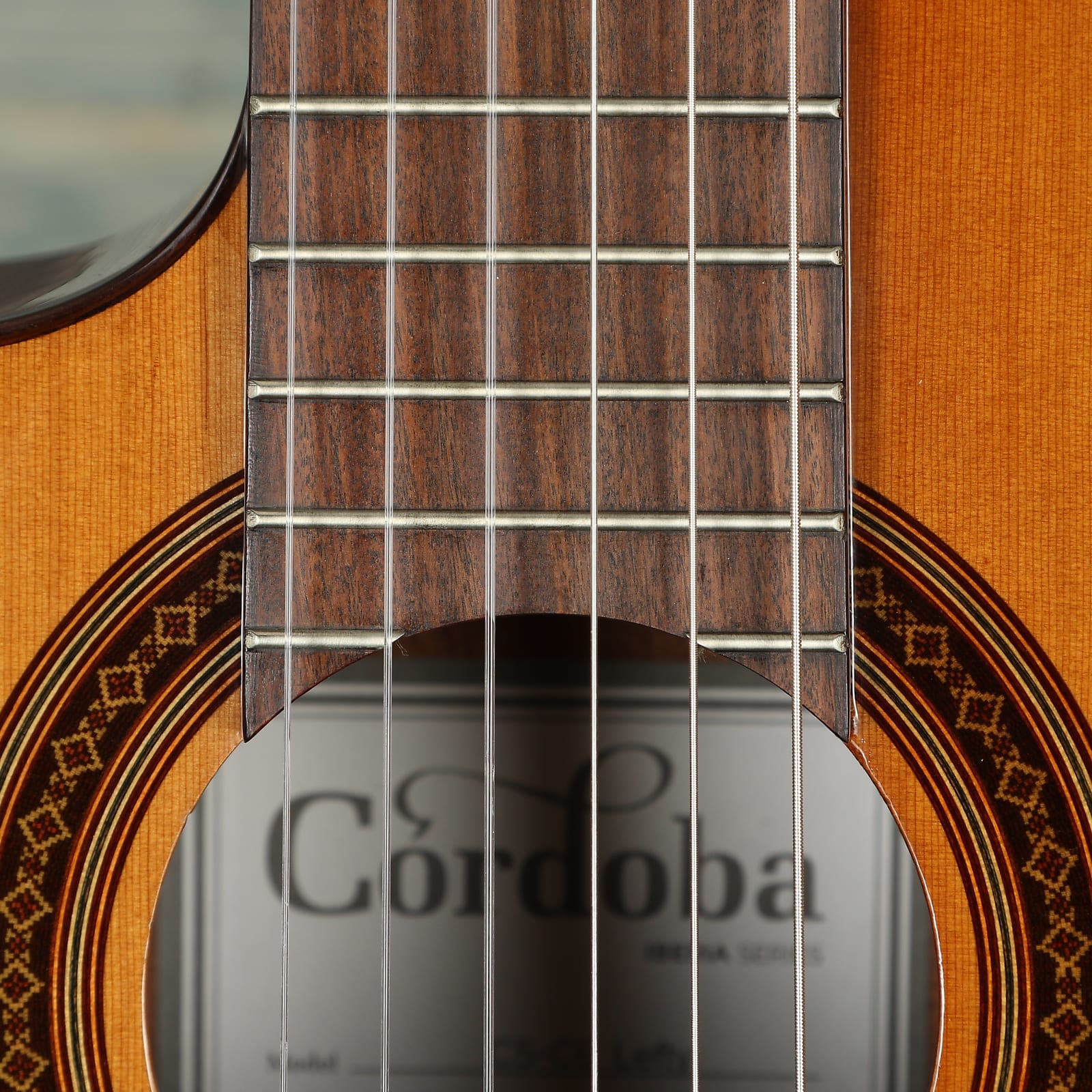 Cordoba C5 Cutaway Electric Lefty Iberia Solid Top